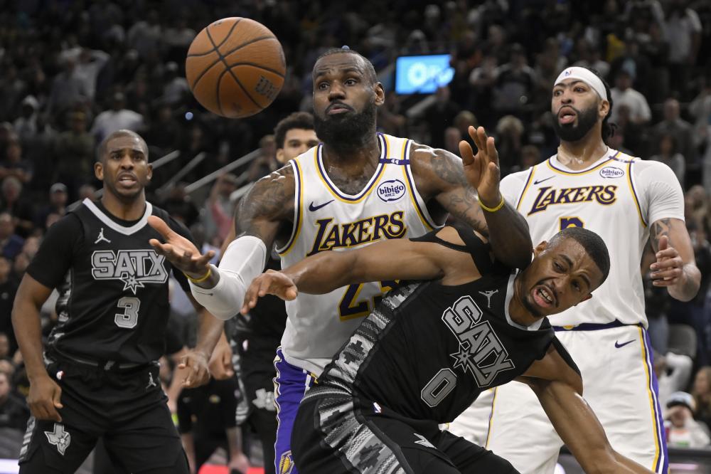 卖青训赚钱 英媒称梅努今夏可能离队 曼联标价7000万镑.