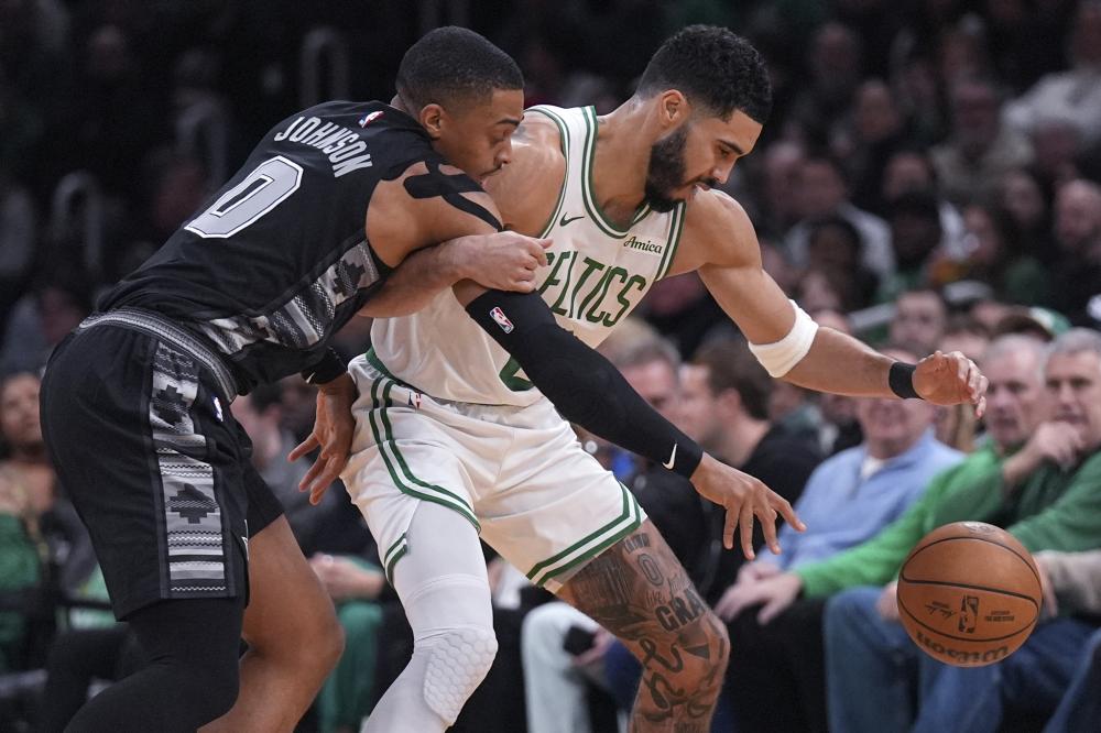 更彰显了老 更彰显了老