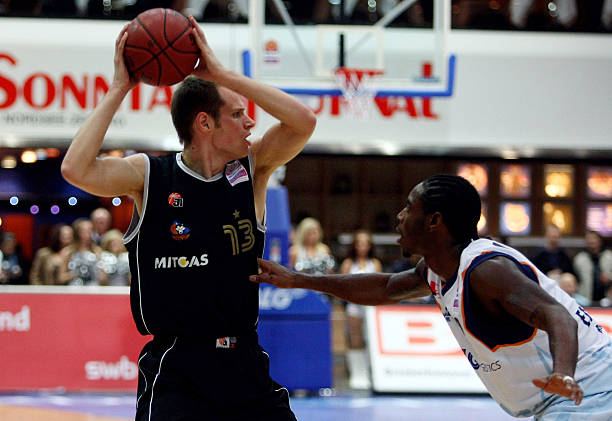 至其他年轻 至其他年轻