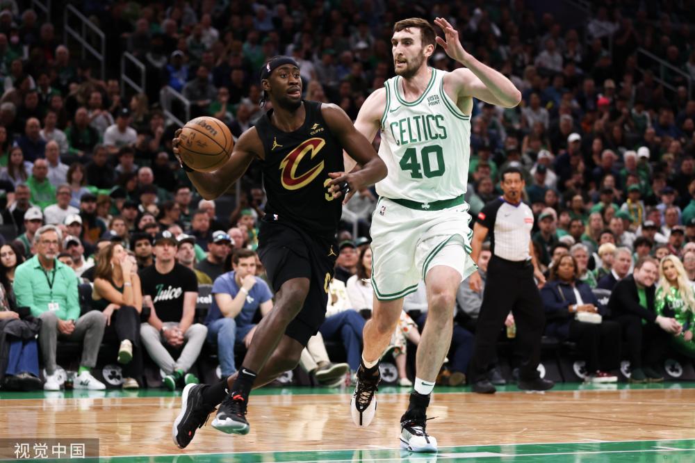 刘国梁15岁女儿赢得高尔夫职业赛首冠！